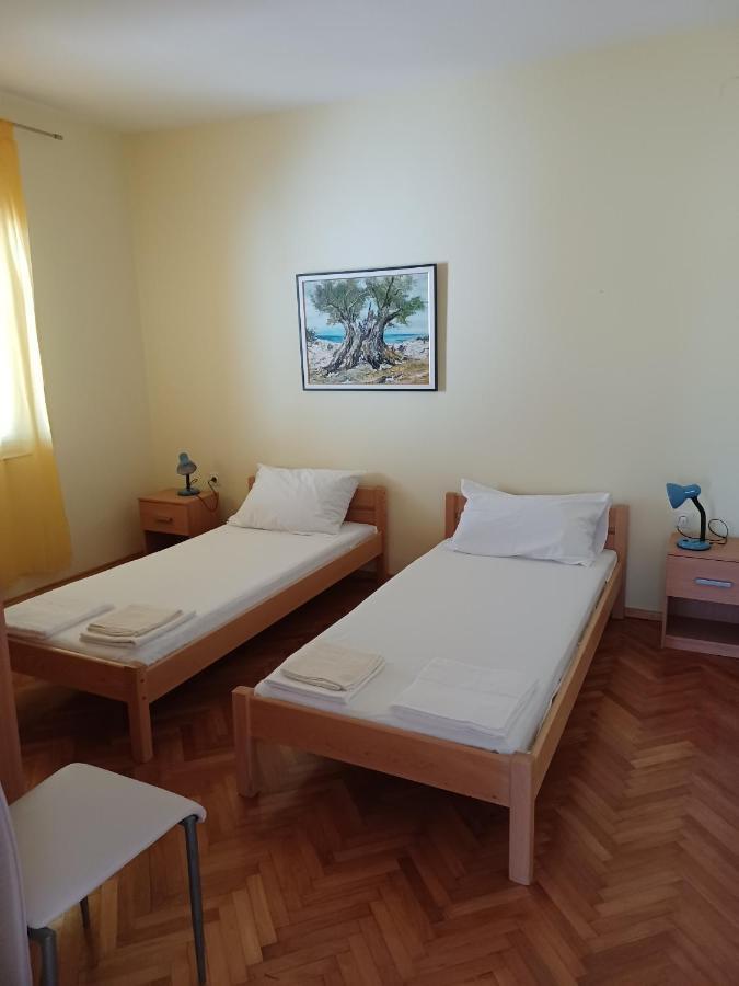 Apartments With A Parking Space Pag - 6325 Pag Town Buitenkant foto